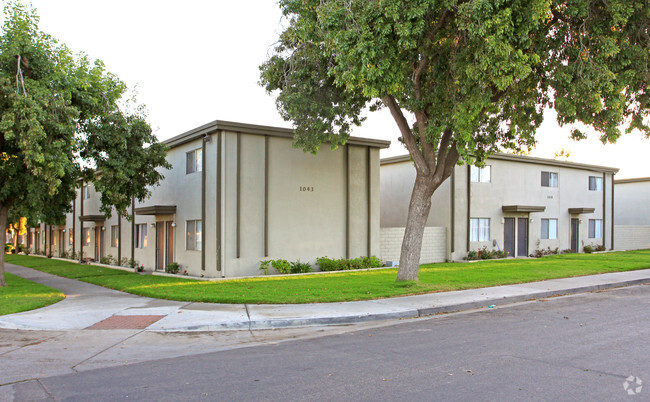 Foto del edificio - The Village Townhomes