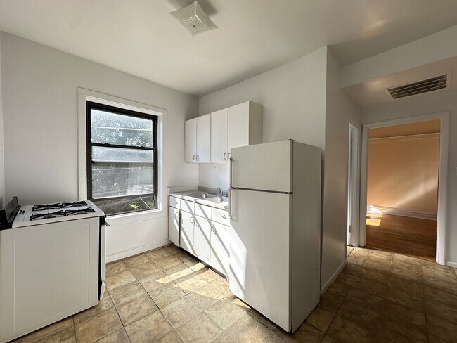 Foto del edificio - 2520 N Kedzie Blvd