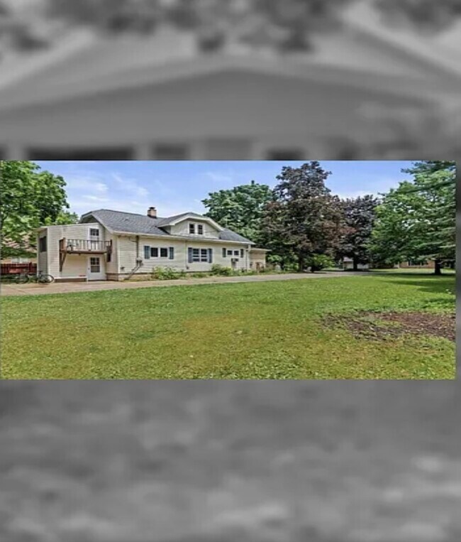 Building Photo - W143S6765 Gaulke Dr