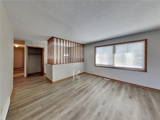 Foto del edificio - 11051 Quebec Ave N