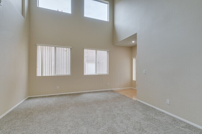 Foto del edificio - Beautiful 2-story home featuring 4 bedroom...
