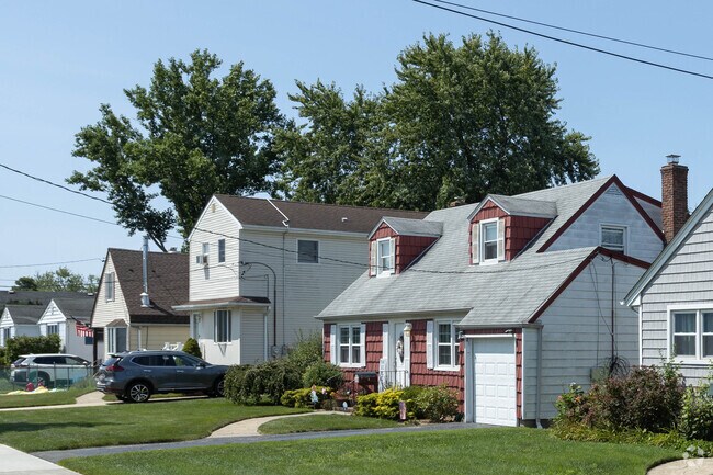 Rows of Cape Cod-style homes are popular in Copiague, New York.