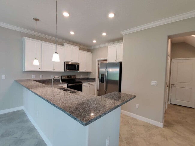 Building Photo - 23264 Willow Glen Way