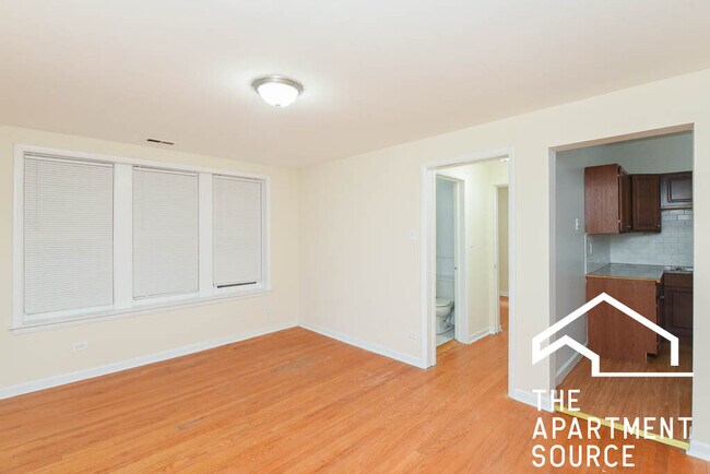 Building Photo - 4811 W Warwick Ave