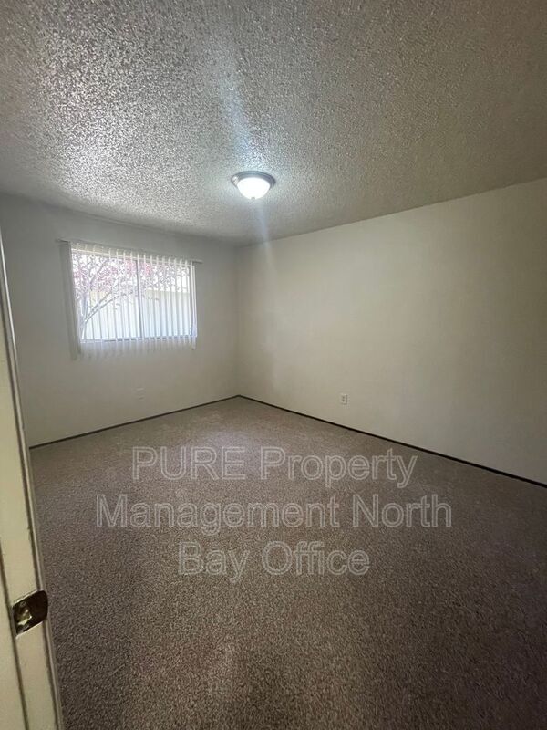 Building Photo - 1546 N Bush St
