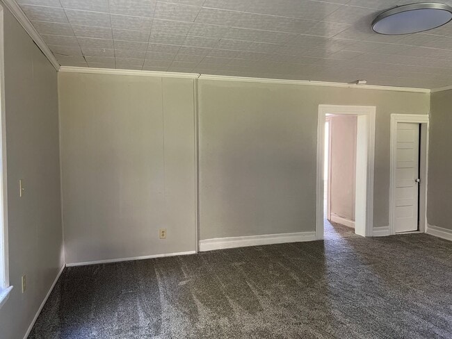 Building Photo - 3 bedroom farmhouse on over 1 acre in Joseph City
