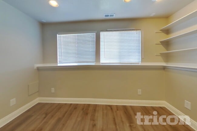 Building Photo - 5206 Midland Dr