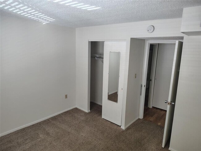 Foto del edificio - 3737 Lake Bayshore Dr