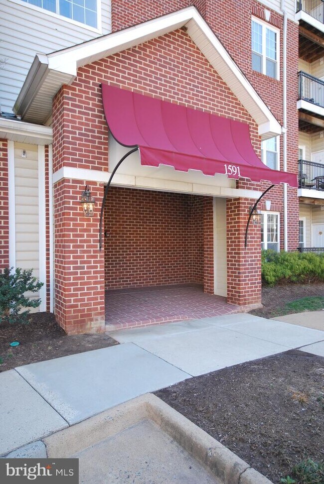 Foto del edificio - 1591 Spring Gate Dr.