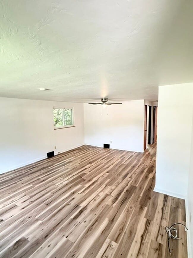 Photo - 2121 Pioneer Ave Apartment