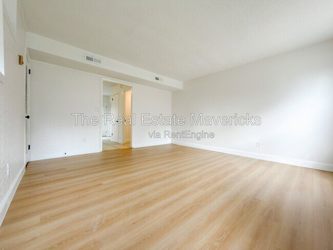 Building Photo - 2318 Green Forest Dr