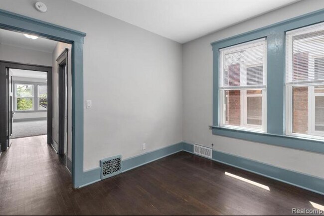 Building Photo - 1505 W Euclid St