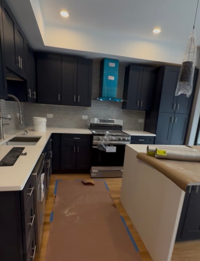 Building Photo - 2157 N Western Ave