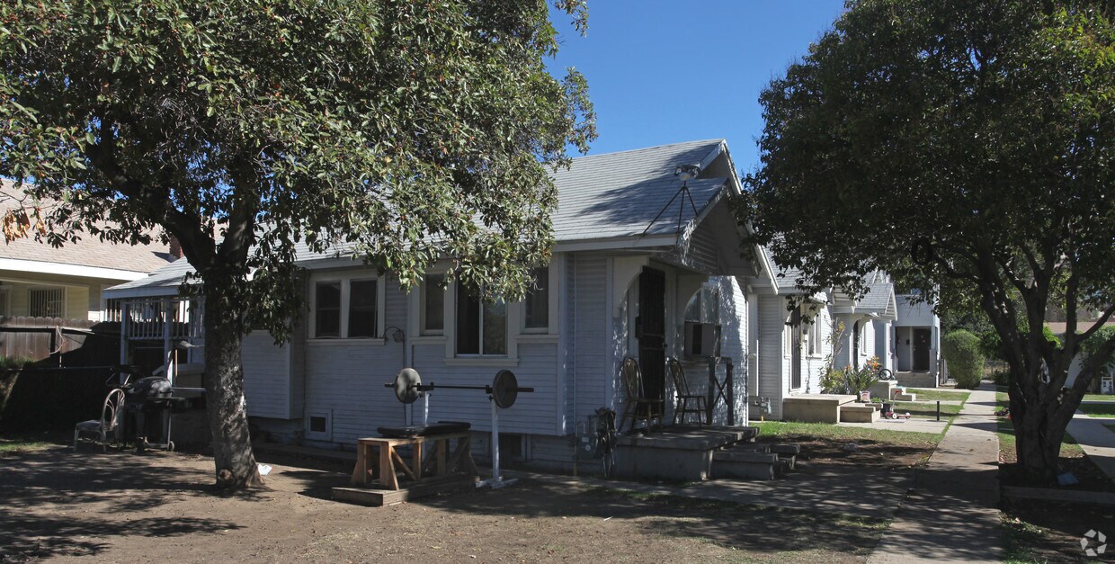 Foto del edificio - 2624-2628 3/4 Griffin Ave