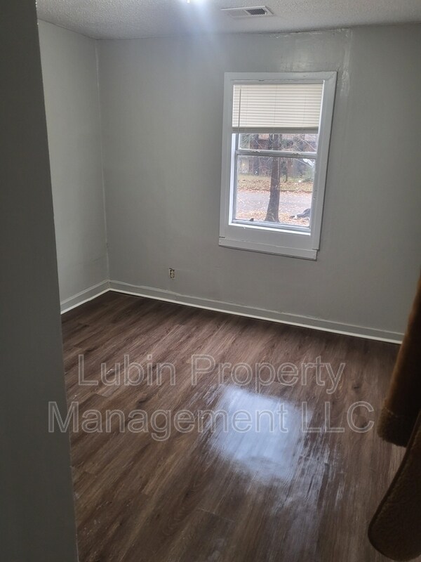 Building Photo - 2702 Lola Ave