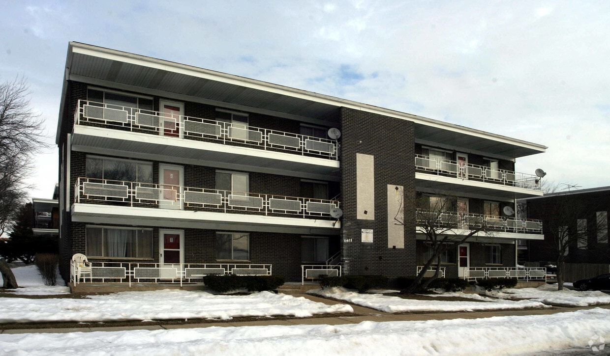 1738 Longview Rd, Waukegan, IL 60087 Apartments in Waukegan, IL