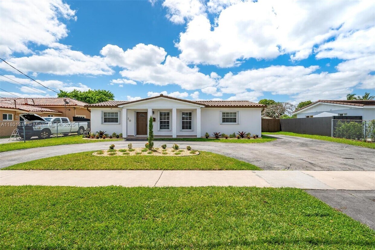 Primary Photo - 9270 SW 15th St