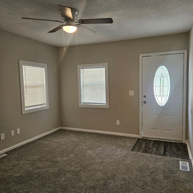 Building Photo - Charming 2 Bedroom Home in Independence!