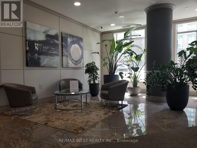 Building Photo - 28 Olive Ave