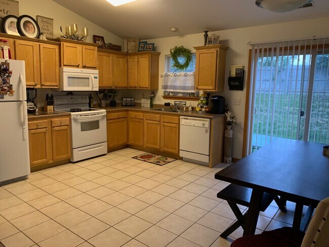 Foto del edificio - 1547 N Redhawk Dr