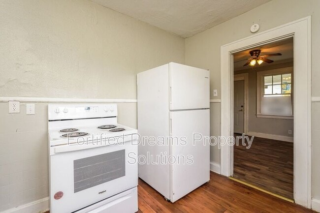 Building Photo - 2601 Stockton St