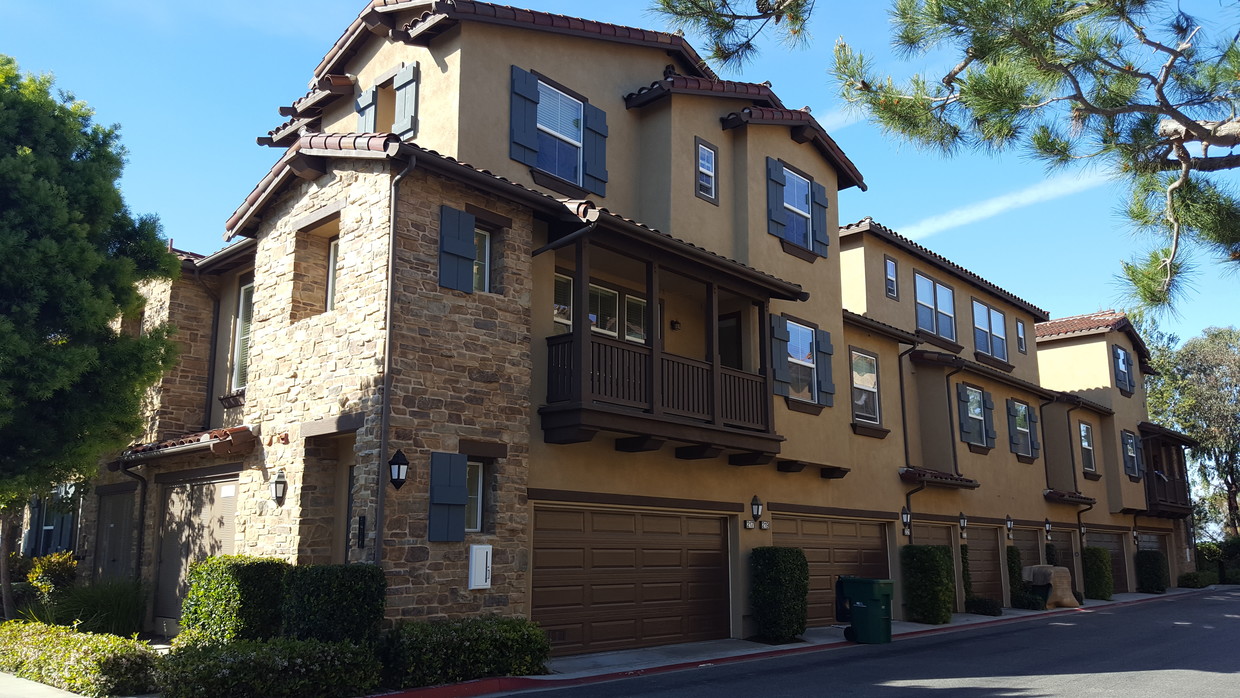 Exterior - 21 Coral Rose