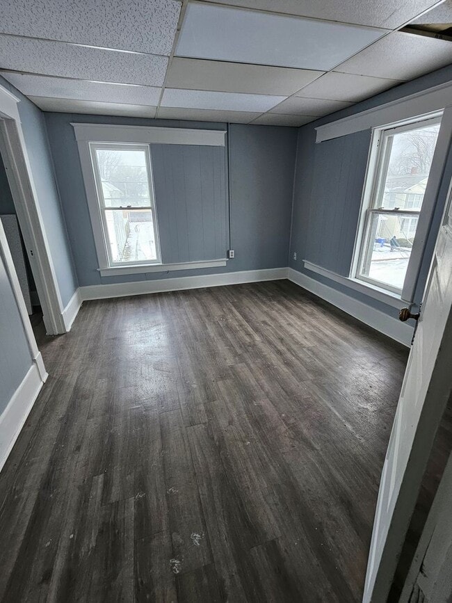 Building Photo - upper two bedroom unit with bonus room West side