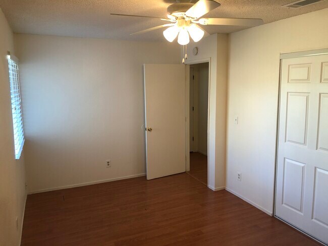 Building Photo - 2104 rosamond ave shasta lake apt 2