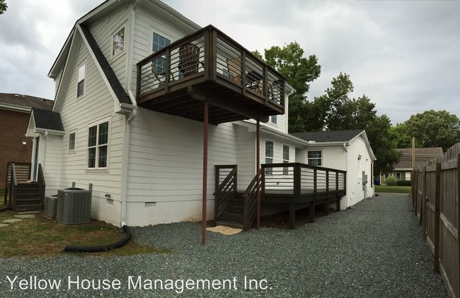 Building Photo - 119 S Roberson St