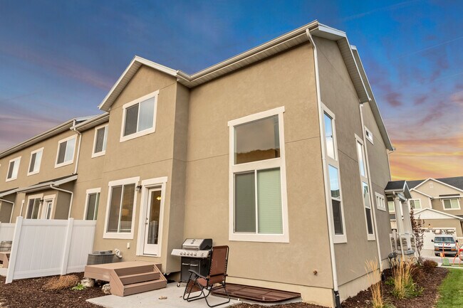 Building Photo - 16238 S Truss Dr