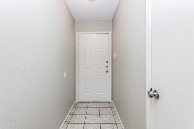 Building Photo - 616 Cumberland Dr
