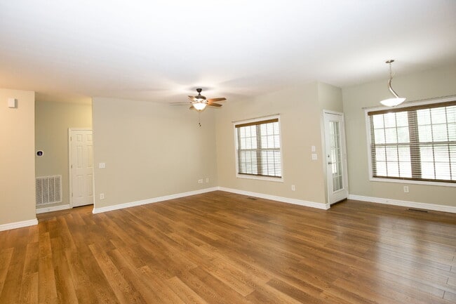 Foto del edificio - 110 Willow Creek Ln