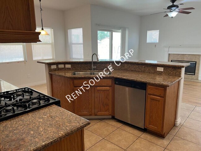 Foto del edificio - 4 Bedroom Home For Rent in Lancaster