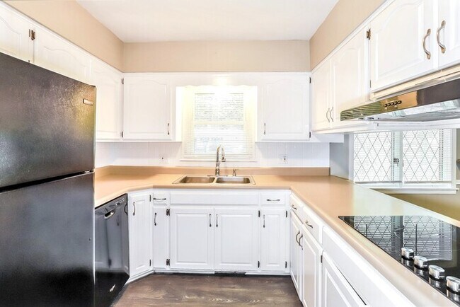 Foto del edificio - 10509 E 82nd St
