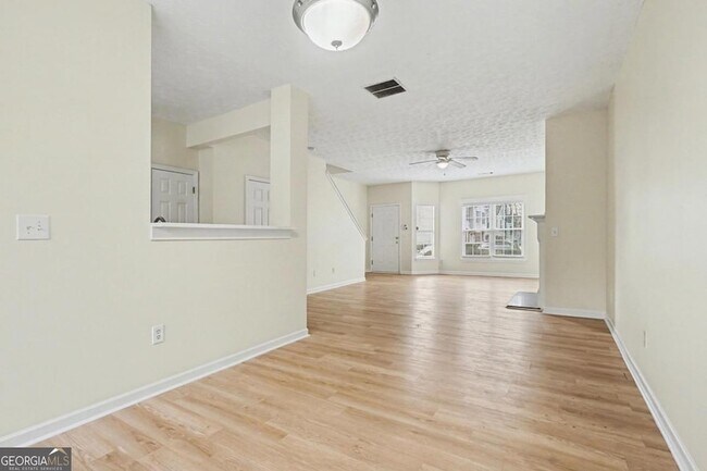 Foto del edificio - 2545 Walden Lake Dr