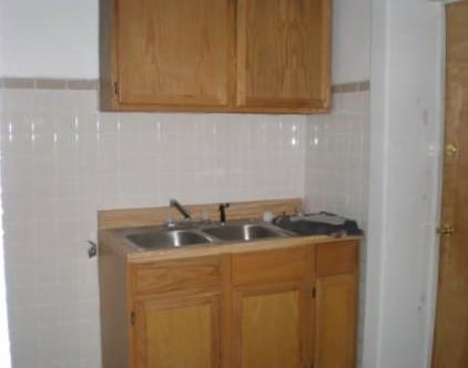 Kitchen - 7901-7909 S Phillips Ave
