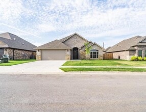 Building Photo - 910 Redfree Dr
