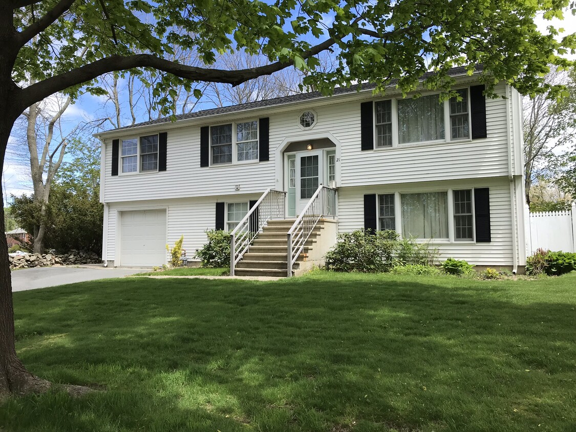 21 Florence Ave, Newport, RI 02840 House Rental in Newport, RI