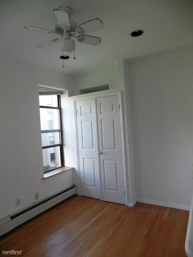 Building Photo - 72 W 105th St