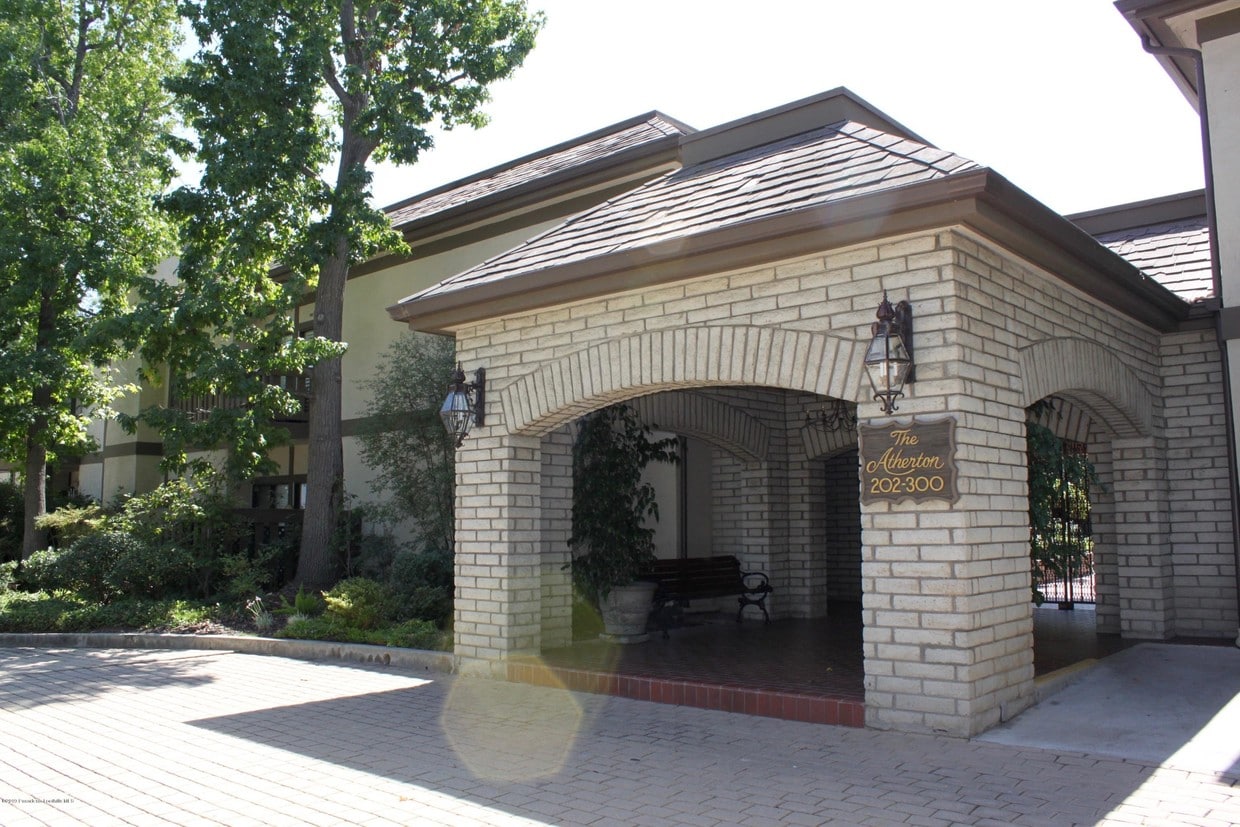 Primary Photo - 252 Palmetto Dr