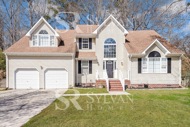 Foto del edificio - Easy living in this 4 BR, 2.5 BA home
