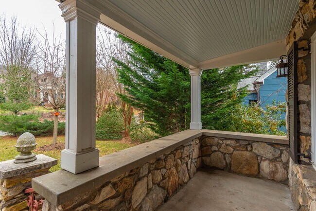 Foto del edificio - Charming North Asheville Home