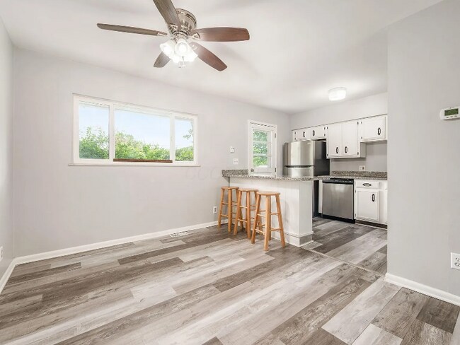 Foto del edificio - 570 Fairholme Rd