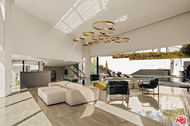 Foto del edificio - 2210 Bowmont Dr