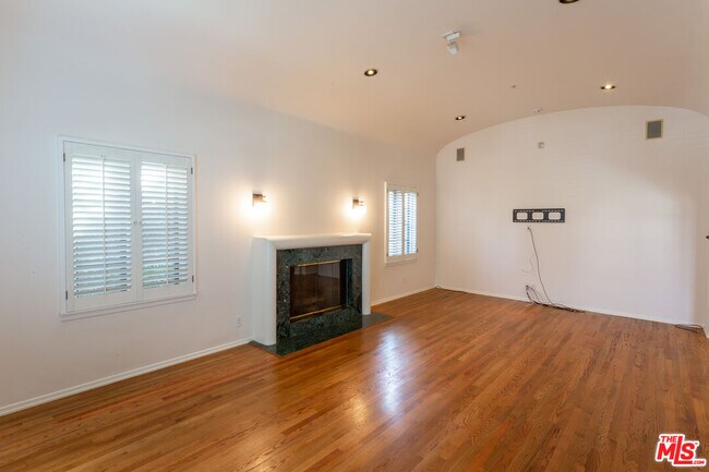 Building Photo - 127 S Citrus Ave