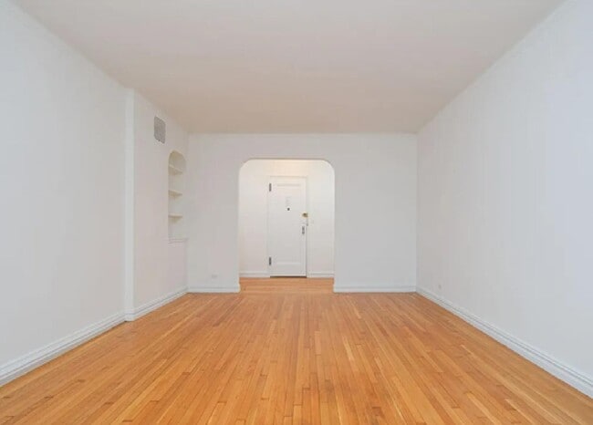 Building Photo - 15 Oliver St