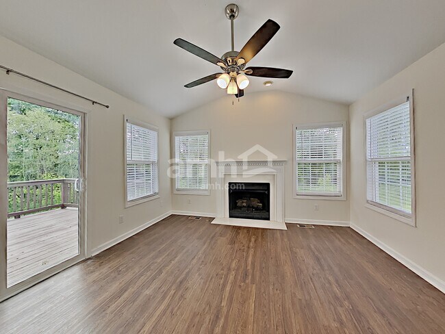 Foto del edificio - 2908 Checkers Ct