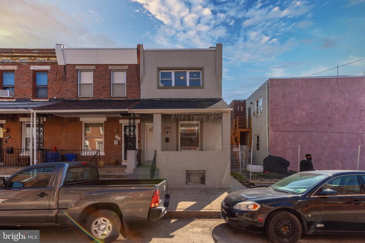 Primary Photo - 2244 Pierce St