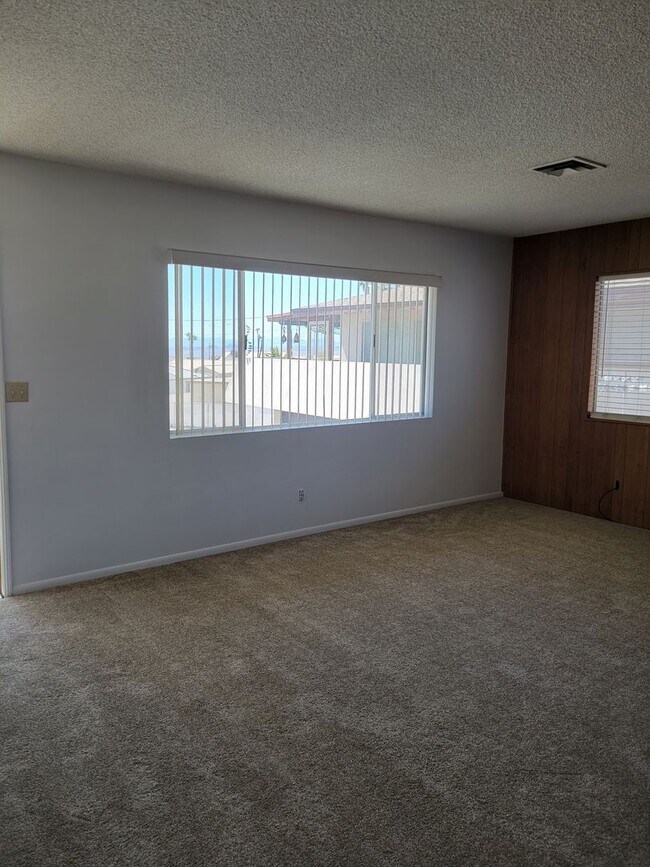 Building Photo - Unfurnished Long Term
