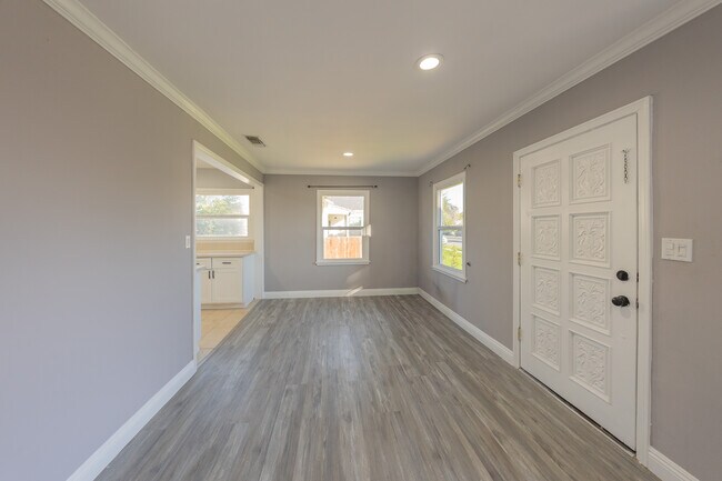 Foto del edificio - 14947 Chatsworth St